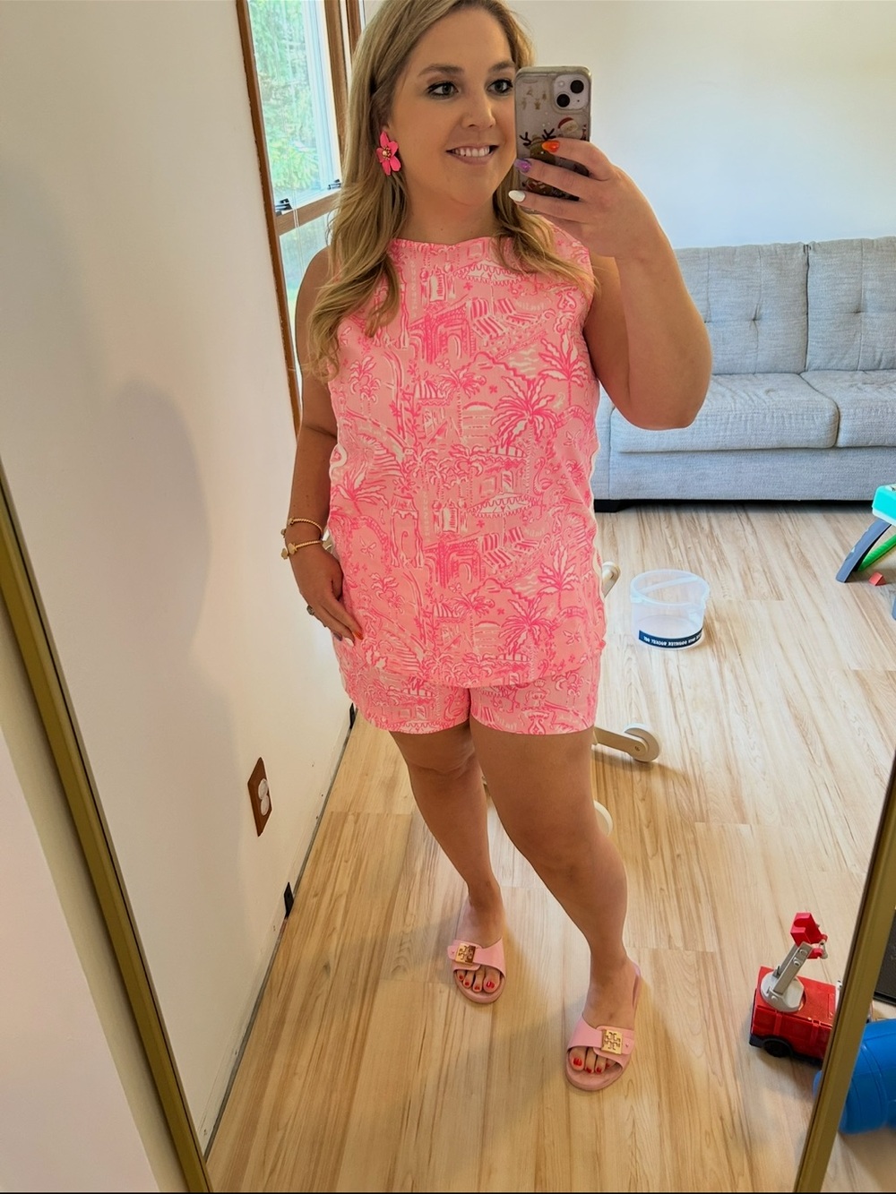 🩷🤍 Lilly Pulitzer print with a purpose top and shorts